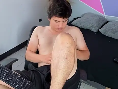 Snapshot of invincible200 chatting on November 13, 2025, 3:38 pm invincible200 online show from November 13, 2025, 3:38 pm