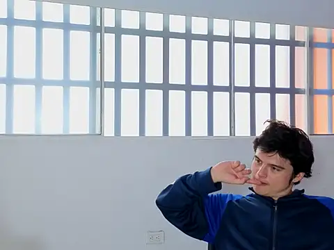 Snapshot of invincible200 chatting on November 24, 2025, 2:39 pm invincible200 online show from November 24, 2025, 2:39 pm