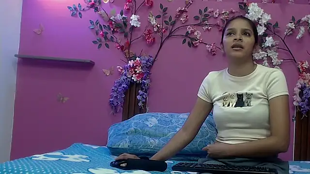 Snapshot of skinnybarbie022 chatting on December 1, 2025, 12:11 am skinnybarbie022 online show from December 1, 2025, 12:11 am