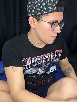 Kurtxxx22 online show from November 16, 2025, 3:11 am