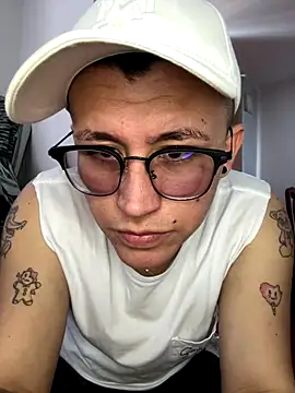 Kurtxxx22 online show from December 1, 2025, 8:32 pm