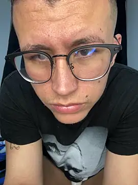 Kurtxxx22 online show from November 26, 2025, 4:56 am