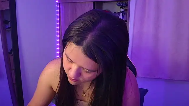 Snapshot of Oliviawatson1 chatting on May 7, 2026, 11:57 am Oliviawatson1 online show from May 7, 2026, 11:57 am