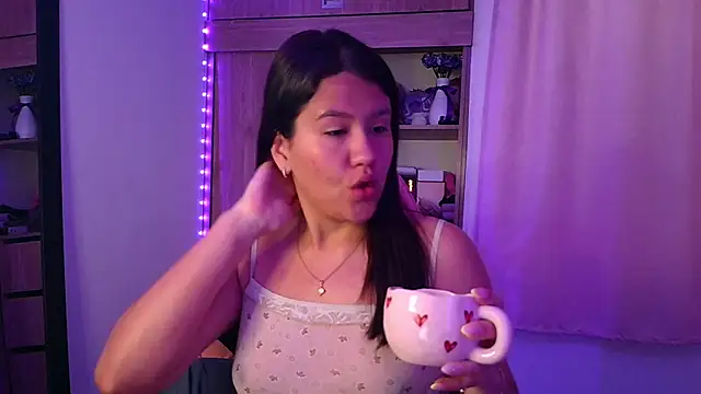Snapshot of Oliviawatson1 chatting on May 2, 2026, 12:10 pm Oliviawatson1 online show from May 2, 2026, 12:10 pm