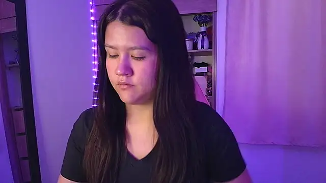 Snapshot of Oliviawatson1 chatting on July 1, 2026, 11:54 am Oliviawatson1 online show from July 1, 2026, 11:54 am