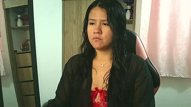 Oliviawatson1 online show from November 22, 2025, 1:32 pm