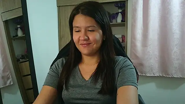 Oliviawatson1 online show from April 20, 2026, 12:08 pm