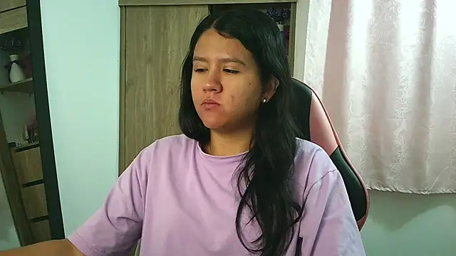 Oliviawatson1 online show from November 25, 2025, 12:49 pm