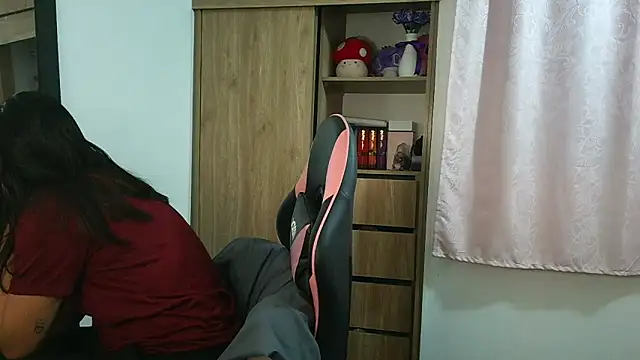 Oliviawatson1 online show from April 1, 2026, 12:06 pm