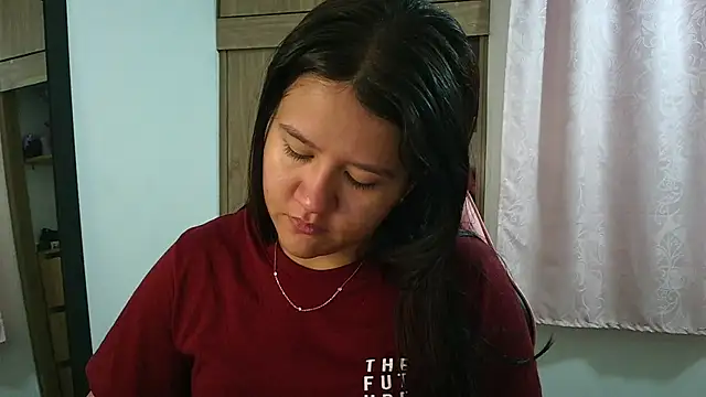 Snapshot of Oliviawatson1 chatting on May 26, 2026, 12:14 pm Oliviawatson1 online show from May 26, 2026, 12:14 pm
