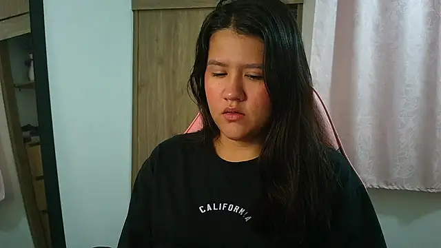 Oliviawatson1 online show from March 10, 2026, 12:20 pm