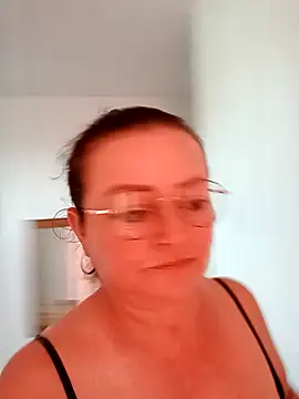 Snapshot of Nikoll12 chatting on November 22, 2025, 5:12 pm Nikoll12 online show from November 22, 2025, 5:12 pm