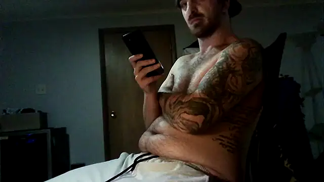 Snapshot of WyattL96 chatting on August 4, 2026, 11:31 pm WyattL96 online show from August 4, 2026, 11:31 pm