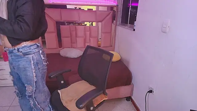 Snapshot of lailahdark chatting on February 12, 2026, 2:33 am lailahdark online show from February 12, 2026, 2:33 am