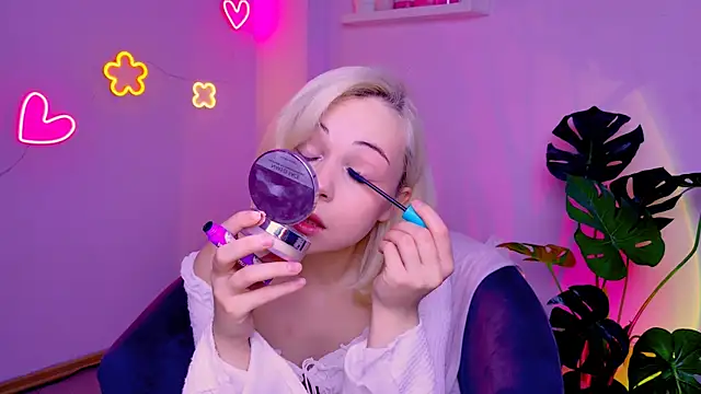 Snapshot of Charlotte_Colinss chatting on February 5, 2026, 5:03 am Charlotte Colinss online show from February 5, 2026, 5:03 am