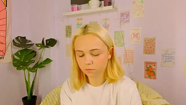 Charlotte Colinss online show from October 24, 2025, 3:27 am