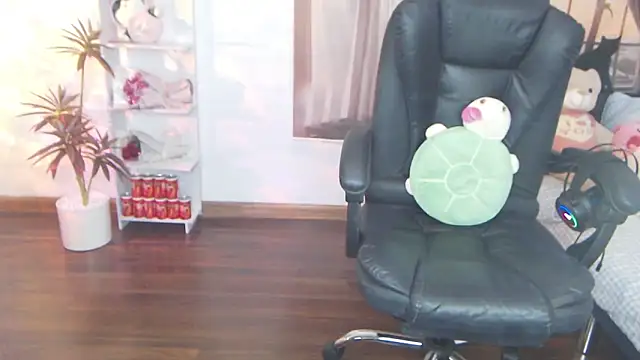 Suzie Wet Cave online show from September 25, 2025, 11:49 am