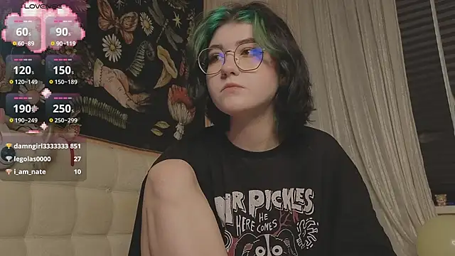 Snapshot of Miko_Meow chatting on October 20, 2025, 1:33 pm Miko Meow online show from October 20, 2025, 1:33 pm