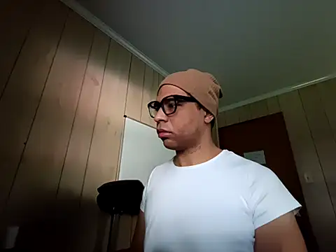 Snapshot of NaturalBeautyQueen chatting on September 20, 2025, 1:49 pm NaturalBeautyQueen online show from September 20, 2025, 1:49 pm