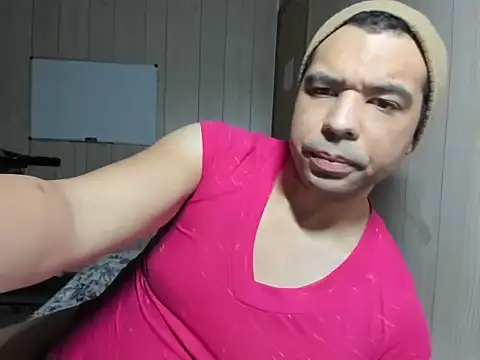 Snapshot of NaturalBeautyQueen chatting on December 3, 2025, 12:44 am NaturalBeautyQueen online show from December 3, 2025, 12:44 am