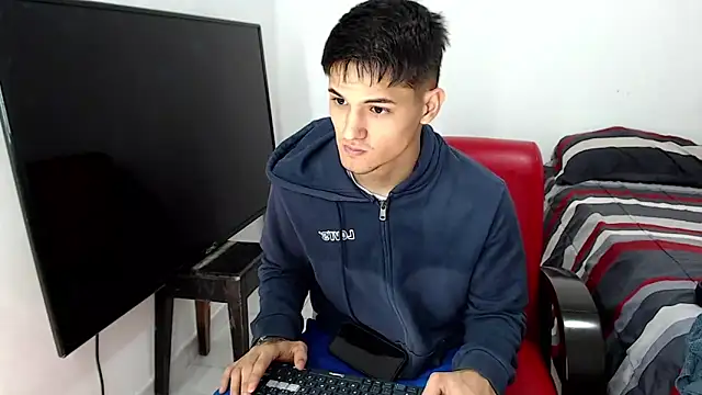 Alex mojica online show from December 20, 2025, 6:05 am