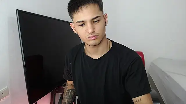 Alex mojica online show from December 3, 2025, 6:14 am