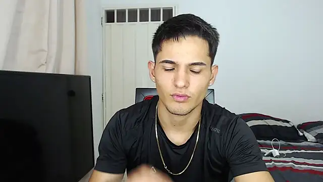 Alex mojica online show from November 25, 2025, 2:06 pm