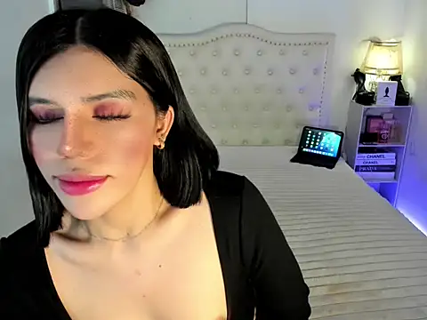 naughtyandreaxx online show from July 4, 2026, 9:08 pm