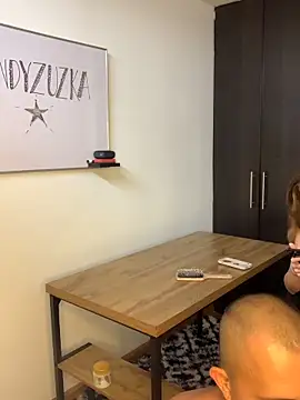 Snapshot of andyzuzka chatting on February 25, 2026, 3:34 pm andyzuzka online show from February 25, 2026, 3:34 pm