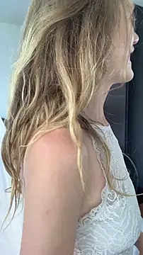 Snapshot of andyzuzka chatting on December 14, 2025, 4:01 pm andyzuzka online show from December 14, 2025, 4:01 pm