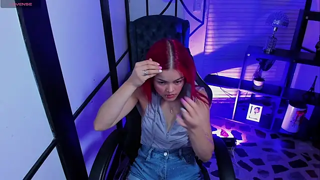 NahomiRichards  online show from September 26, 2025, 5:03 am