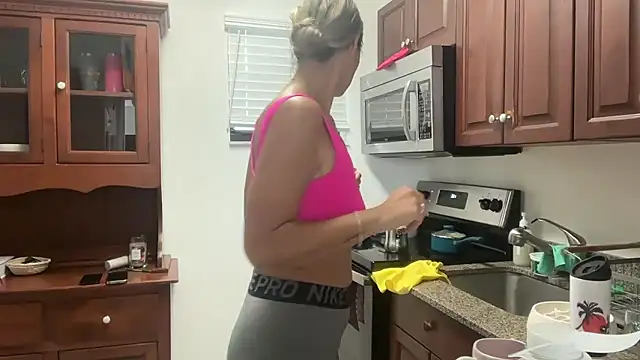 Snapshot of prettyykitty22 chatting on January 14, 2026, 8:34 pm prettyykitty22 online show from January 14, 2026, 8:34 pm