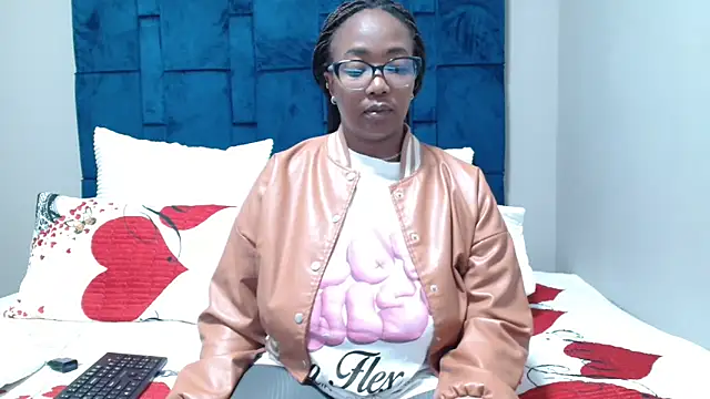 Snapshot of BigBootySimbax chatting on May 25, 2026, 5:33 pm BigBootySimbax online show from May 25, 2026, 5:33 pm