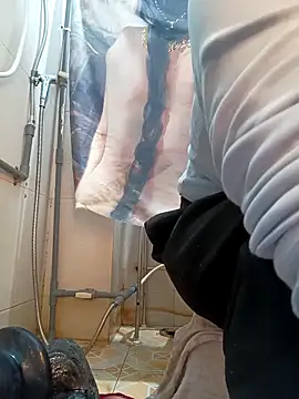 linhlinh xx87 online show from February 15, 2026, 1:32 pm