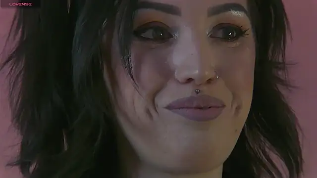 Snapshot of EnyaHazell chatting on November 26, 2025, 7:25 pm EnyaHazell online show from November 26, 2025, 7:25 pm