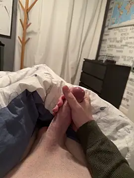 Snapshot of Eternelfrisson chatting on February 17, 2026, 6:05 pm Eternelfrisson online show from February 17, 2026, 6:05 pm