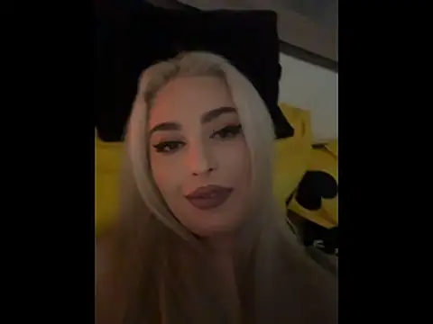 Snapshot of bia_kristal chatting on October 31, 2025, 5:31 pm bia kristal online show from October 31, 2025, 5:31 pm