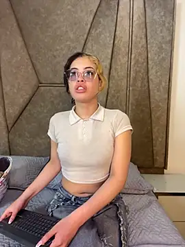 Snapshot of Isabela_Colins chatting on November 4, 2025, 12:31 pm Isabela Colins online show from November 4, 2025, 12:31 pm