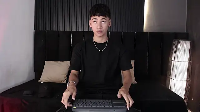 Snapshot of Dominic_ghost chatting on November 30, 2025, 9:26 pm Dominic ghost online show from November 30, 2025, 9:26 pm