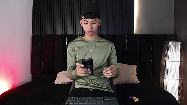 Snapshot of Dominic_ghost chatting on November 8, 2025, 8:34 pm Dominic ghost online show from November 8, 2025, 8:34 pm