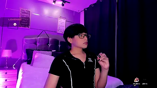 Snapshot of Dannyhot_ chatting on September 17, 2025, 8:00 pm Dannyhot online show from September 17, 2025, 8:00 pm