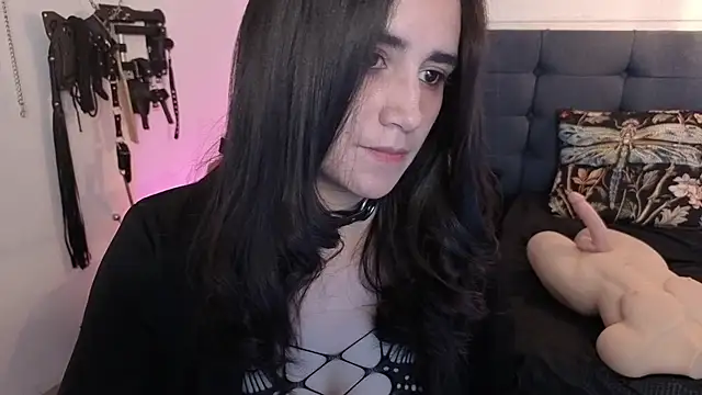 elowen halley1 online show from September 17, 2025, 7:05 pm