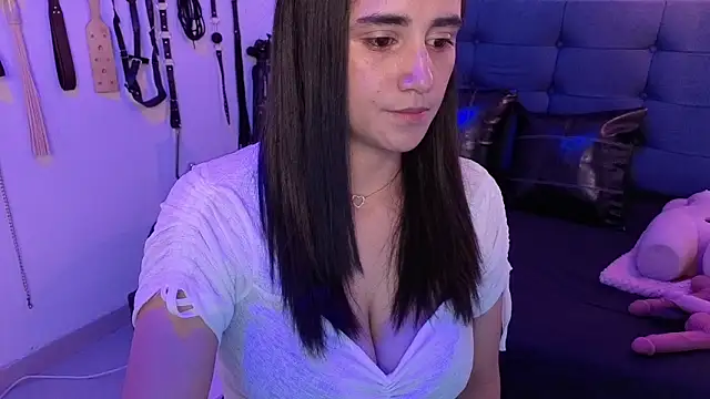 elowen halley1 online show from October 5, 2025, 7:26 pm