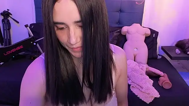 elowen halley1 online show from October 6, 2025, 7:36 pm