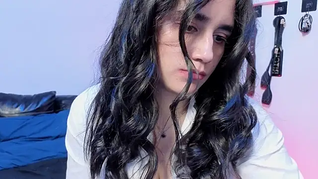 elowen halley1 online show from February 11, 2026, 5:24 pm