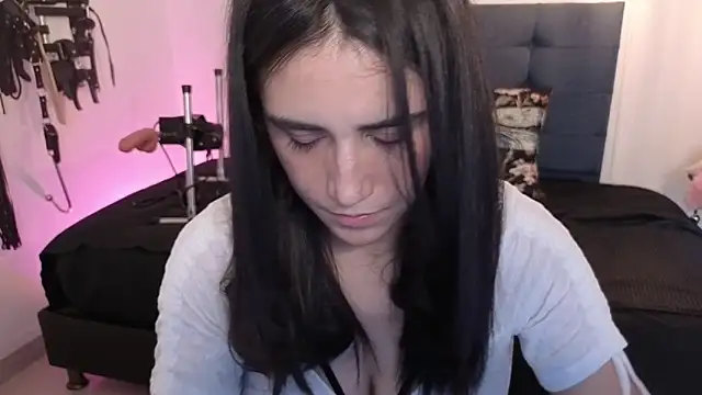 elowen halley1 online show from September 16, 2025, 6:53 pm