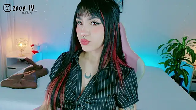 cuteezoe online show from April 12, 2026, 3:10 am