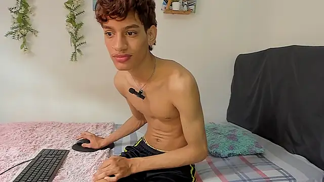 Peterfrost19 online show from October 14, 2025, 3:45 pm