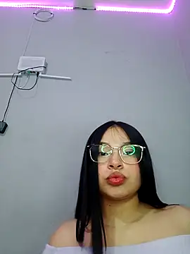 Snapshot of Anne_Mia chatting on November 24, 2025, 9:42 am Anne Mia online show from November 24, 2025, 9:42 am