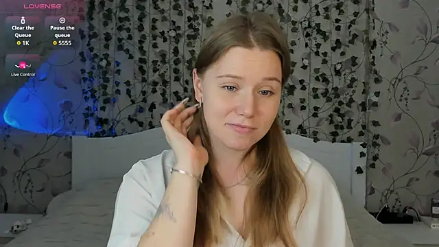  influensii  online show from November 28, 2025, 5:07 am